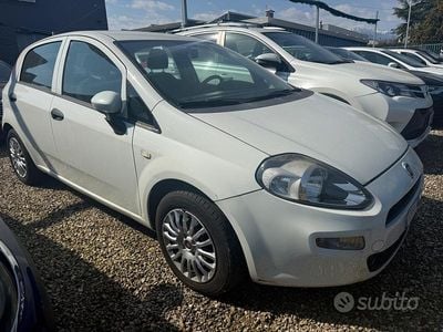 Usata Fiat Punto Lounge 69 CV (50 kW) 2016 Bianco Utilitaria