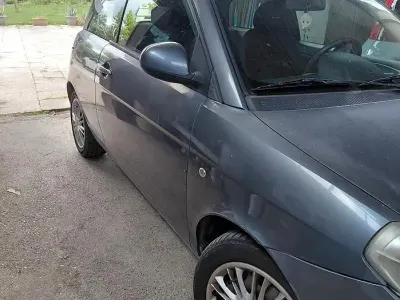 Usata Lancia Ypsilon 60 CV (44 kW) 2008 Grigio Utilitaria