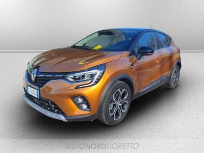 Usata Renault Captur Intens 160 CV (117 kW) 2022 Arancione SUV