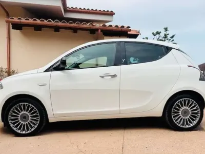 Usata Lancia Ypsilon Gold 95 CV (69 kW) 2017 Bianco Utilitaria