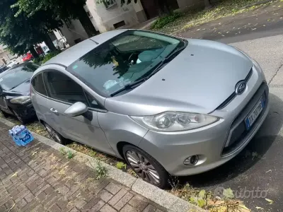 Usata Ford Fiesta 82 CV (60 kW) 2009 Grigio Berlina