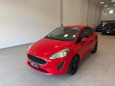 Usata Ford Fiesta 71 CV (52 kW) 2018 Rosso(met.) Utilitaria