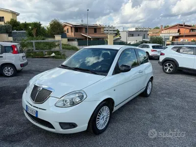 Usata Lancia Ypsilon Gold 69 CV (50 kW) 2012 Bianco Utilitaria