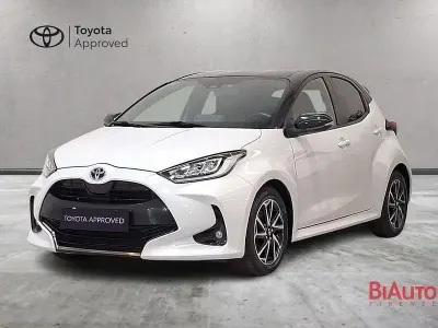 Usata Toyota Yaris Hybrid Style 115 CV (84 kW) 2020 Bianco Berlina