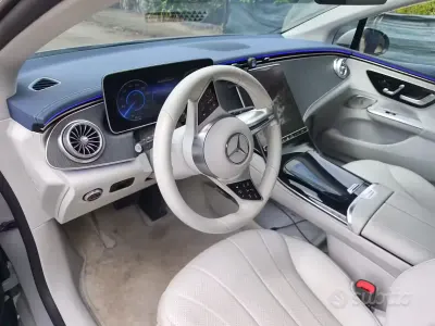 Usado Mercedes EQE300 108 kW (148 CV) 2022 Gris Berlina