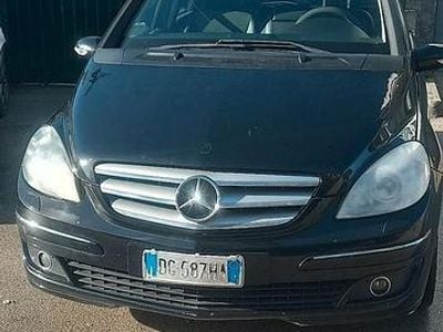 Begagnad Mercedes B200 140 HK (102 kW) 2007 Svart Minibuss