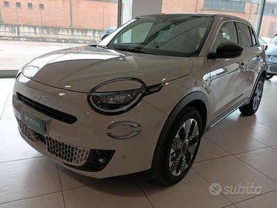 Usata Fiat 600 La Prima 110 CV (80 kW) 2025 Beige SUV