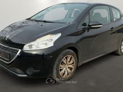 Usata Peugeot 208 83 CV (61 kW) 2014 Nero Utilitaria
