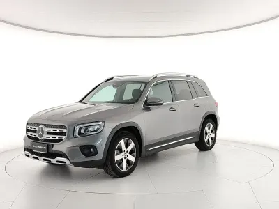 Usata Mercedes GLB200 150 CV (110 kW) 2021 Grigio montagna SUV