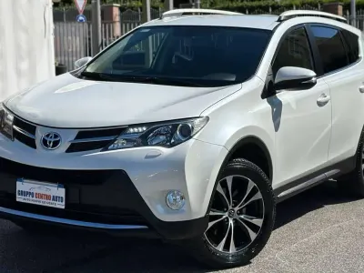 Usata Toyota RAV4 Anniversary 150 CV (110 kW) 2014 Bianco SUV