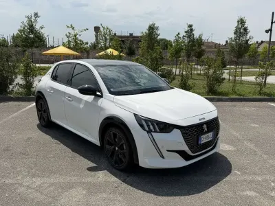 Usata Peugeot 208 GT 101 CV (74 kW) 2023 Utilitaria