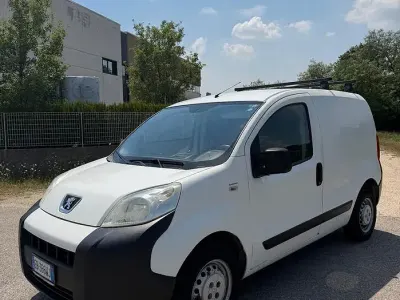 Usata Peugeot Bipper 68 CV (50 kW) 2010 Bianco Monovolume