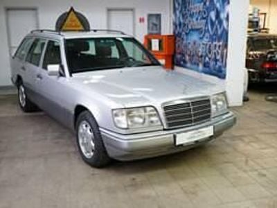 Usata Mercedes E220 150 CV (110 kW) 1993 Argento Station wagon