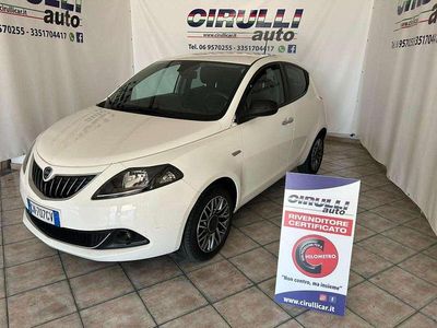 Usata Lancia Ypsilon Gold 69 CV (50 kW) 2023 Bianco metallizzato Utilitaria