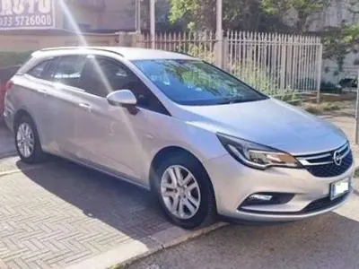 Usata Opel Astra Business 110 CV (80 kW) 2016 Argento Station wagon