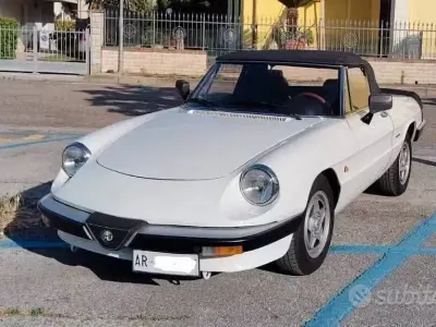 Usata Alfa Romeo Spider 105 CV (77 kW) 1989 Bianco Cabrio
