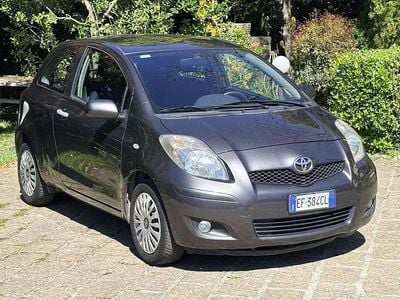 Usata Toyota Yaris Sol 69 CV (50 kW) 2010 Grigio Utilitaria