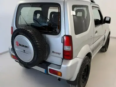 Usata Suzuki Jimny 86 CV (63 kW) 2010 Grigio SUV