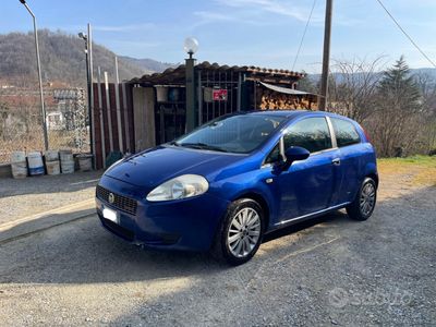 Blu Usata 2007 Fiat Grande Punto Utilitaria | 2000 € (Ottimo prezzo)