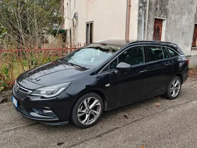 Usata Opel Astra 110 CV (80 kW) 2017 Nero Station wagon