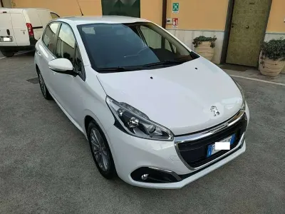 Usata Peugeot 208 Active 82 CV (60 kW) 2017 Bianco bianchisa Utilitaria