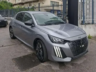 Usata Peugeot 208 Allure 101 CV (74 kW) 2025 Grigio Utilitaria