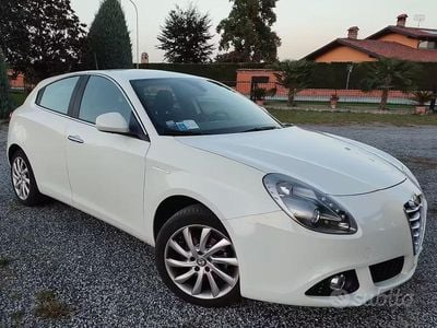 Usata Alfa Romeo Giulietta Distinctive 120 CV (88 kW) 2014 Bianco Utilitaria