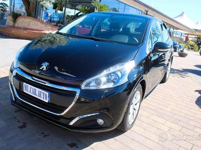 Usata Peugeot 208 Active 75 CV (55 kW) 2016 Nero Utilitaria