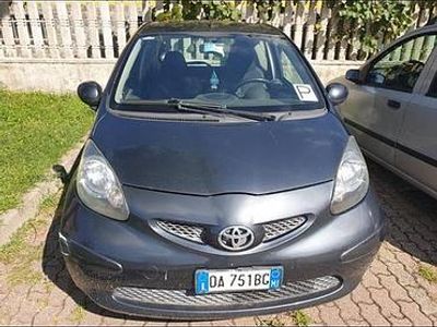 Usata Toyota Aygo 68 CV (50 kW) 2006 Grigio Utilitaria
