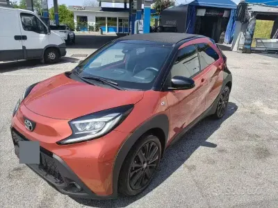 Usata Toyota Aygo X Lounge 72 CV (52 kW) 2025 Rosso SUV