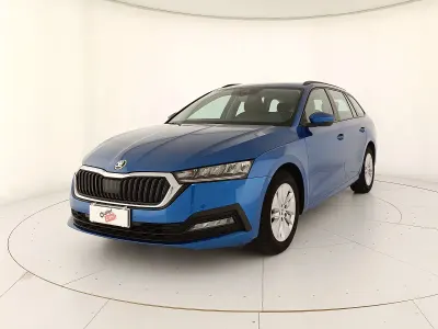 Usata Skoda Octavia Executive 110 CV (80 kW) 2023 Blu race metallizzato Station wagon