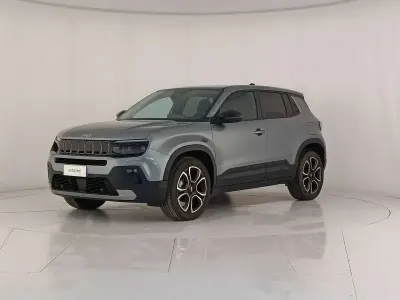 Usado Jeep Avenger Summit 101 HP (74 kW) 2025 Cinzento SUV