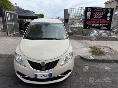 Usata Lancia Ypsilon Gold 69 CV (50 kW) 2016 Beige Utilitaria
