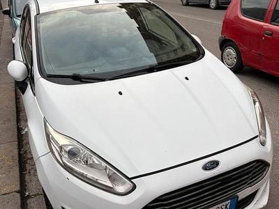 Usata Ford Fiesta 97 CV (71 kW) 2012 Bianco Utilitaria