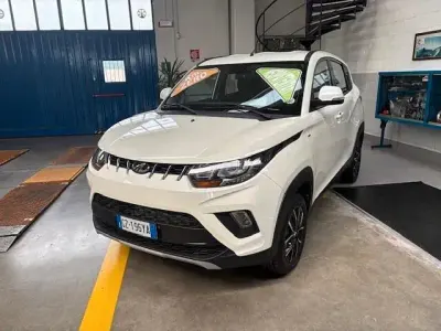 Usata Mahindra KUV100 87 CV (63 kW) 2024 Grigio SUV