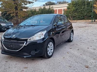 Usata Peugeot 208 Active 68 CV (50 kW) 2015 Nero Utilitaria