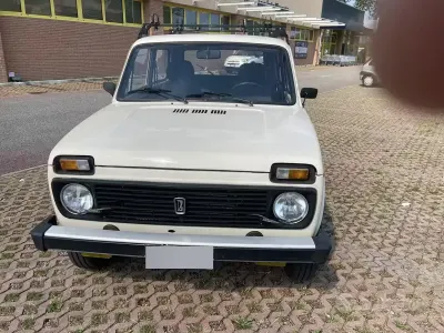 Usata Lada niva 80 CV (58 kW) 1995 Bianco SUV