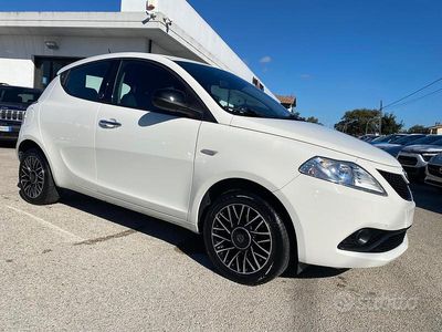 Usata Lancia Ypsilon Gold 69 CV (50 kW) 2019 Beige Utilitaria