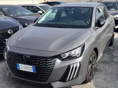 Usata Peugeot 208 Allure 101 CV (74 kW) 2024 Grigio Utilitaria