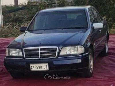 Usata Mercedes C200 136 CV (100 kW) 1996 Blu Berlina