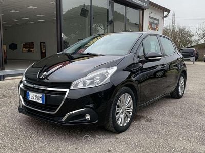 Usata Peugeot 208 Active 82 CV (60 kW) 2017 Nero Utilitaria