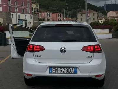 Usata VW Golf VII Highline 105 CV (77 kW) 2013 Berlina
