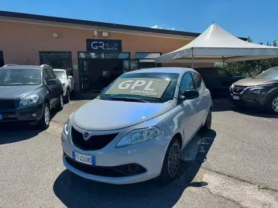Usata Lancia Ypsilon Gold 69 CV (50 kW) 2018 Grigio Utilitaria