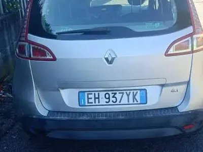 Usata Renault Scenic E-Tech Dynamique 110 CV (80 kW) 2011 Argento Monovolume