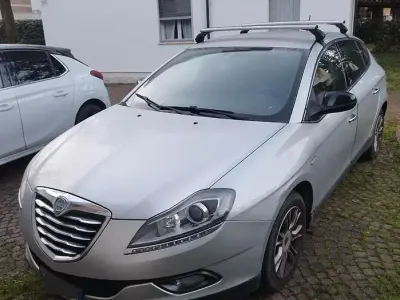 Usata Lancia Delta 105 CV (77 kW) 2012 Grigio Utilitaria