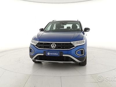 Usata VW T-Roc Life 110 CV (80 kW) 2023 Blu SUV
