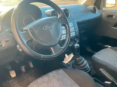 Usata Ford Fiesta 68 CV (50 kW) 2003 Grigio Utilitaria