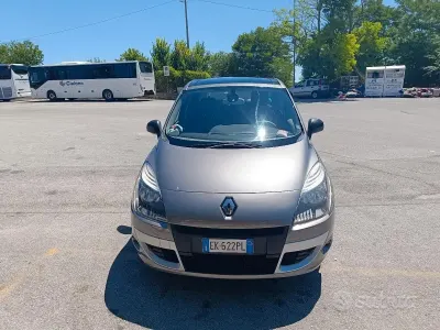 Usata Renault Scénic III Luxe 110 CV (80 kW) 2011 Grigio Monovolume
