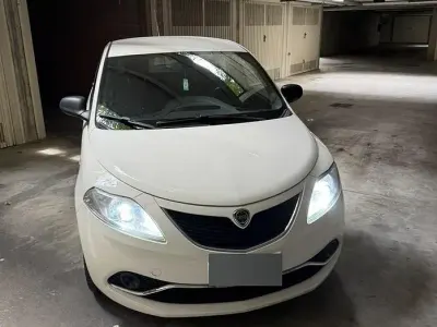 Usata Lancia Ypsilon 69 CV (50 kW) 2018 Bianco Utilitaria