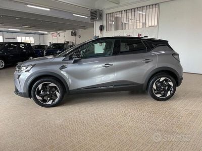Nuova Renault Captur Techno 100 CV (73 kW) 2025 Grigio SUV